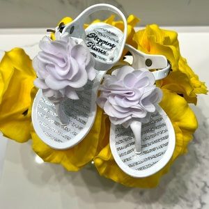 Stepping stones white like new size 3 Sandals